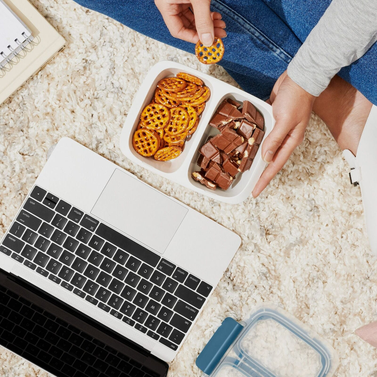 prep-and-go-2-cup-divided-container-g9 oxo_prepgo_2cup-divided-container_apdp_pdp_04_1_.jpeg